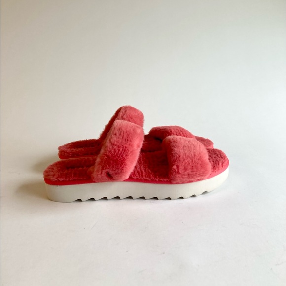 New Koolaburra by UGG Pink Coral Faux Fur Rubber Outsole Sandals size 11 - Picture 3 of 13